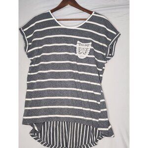 JOH Apparel Womens Gray and White Striped T-shirt Crocheted Pocket Size‎ Med